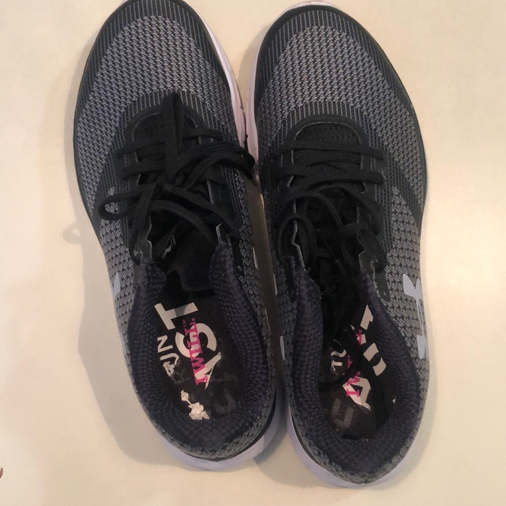 Underarmour Women’s size 9 ChargeCo running shoe